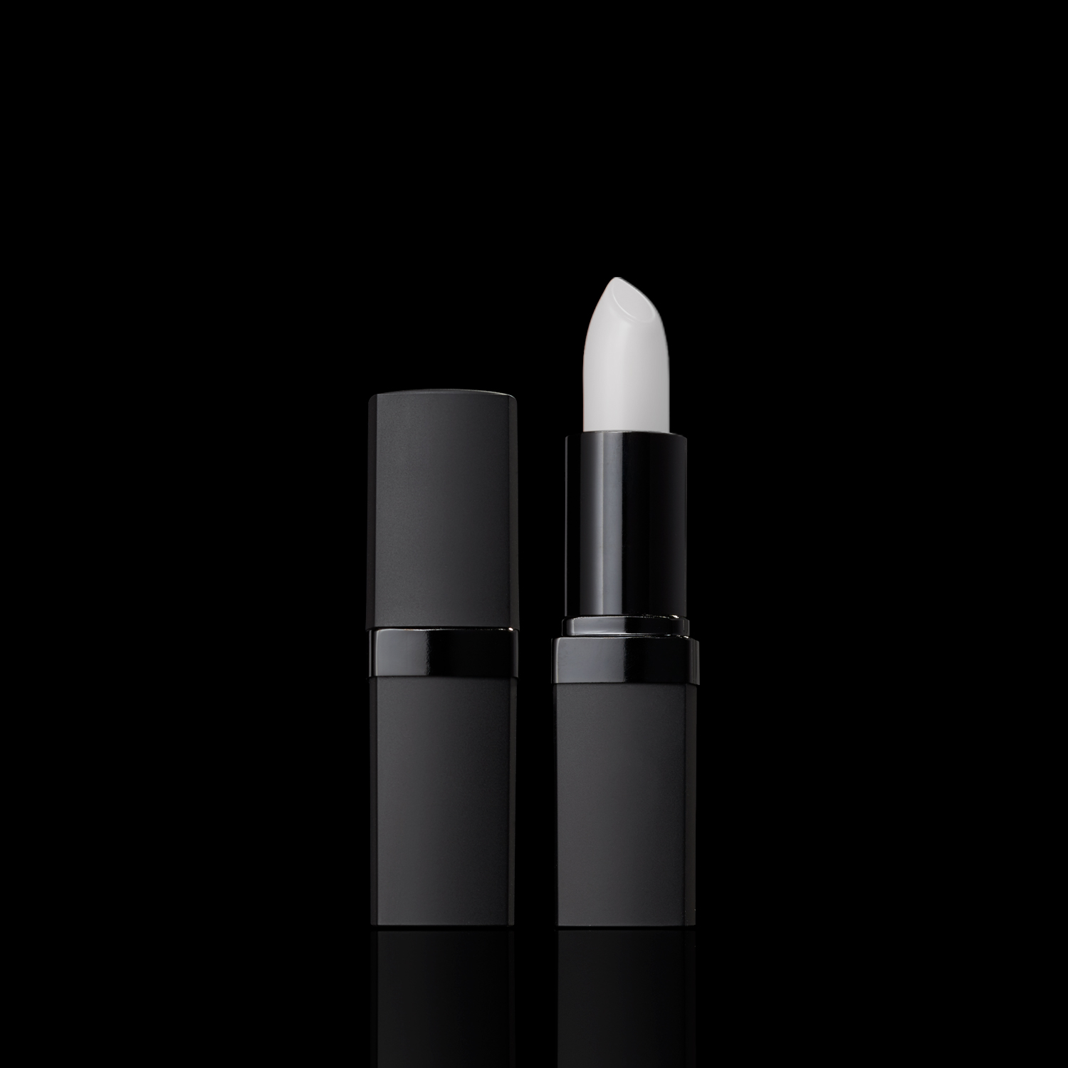 Vitamin E lipstick, buttery and soothing, comforts instantly. Apply as a treatment day or night.